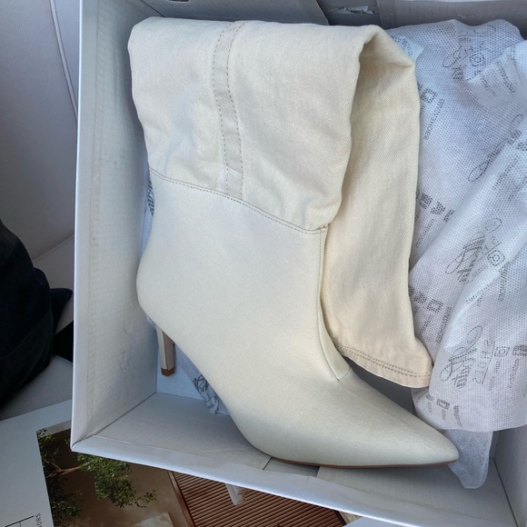 Mata Brand New in Box Cool Denim Boots Off White/Cream Color size 8 - Picture 7 of 10